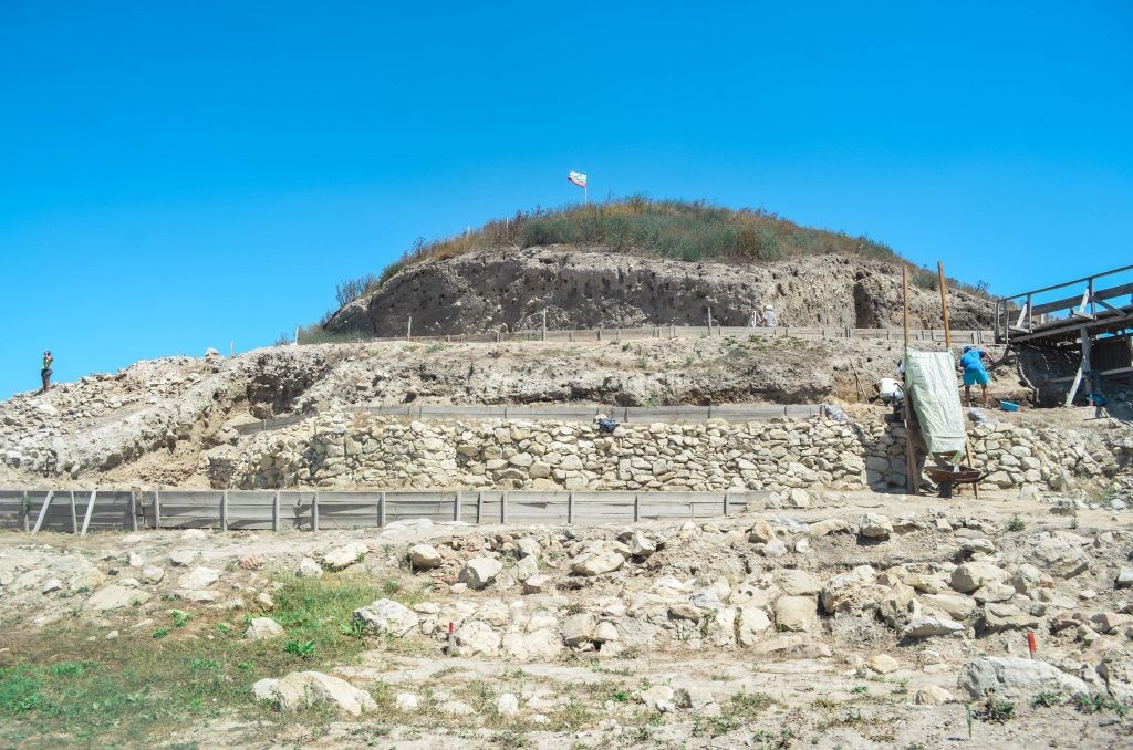 3000 лет до строительства первой пирамиды в Древнем Египте, близ сегодняшнего города Провадия возвышалалсь внушительная каменная крепость.