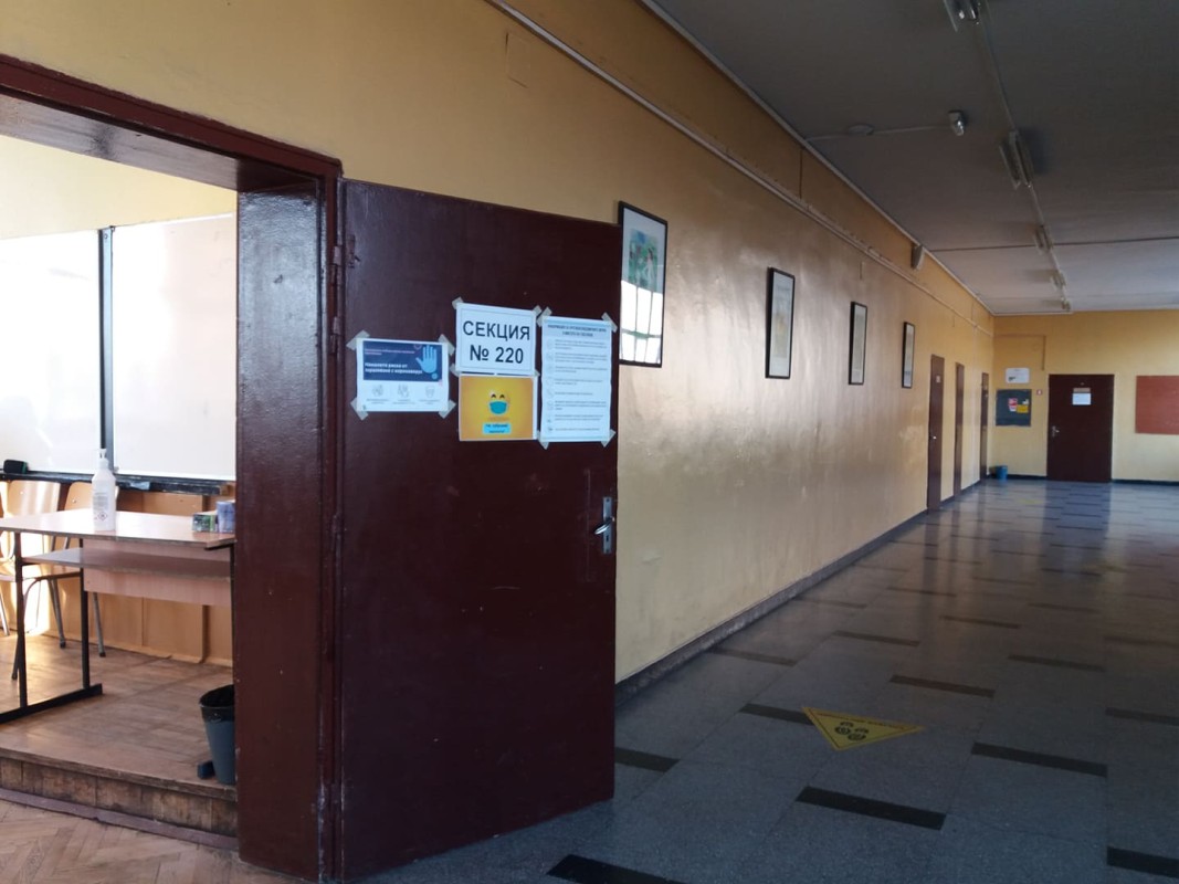 Празни коридори в училище