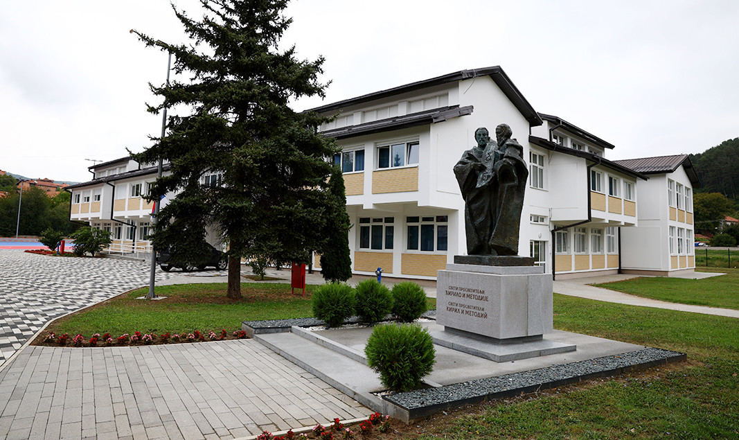 Gjimnazi “Shenjtor Kirill dhe Metodij” në Caribrod