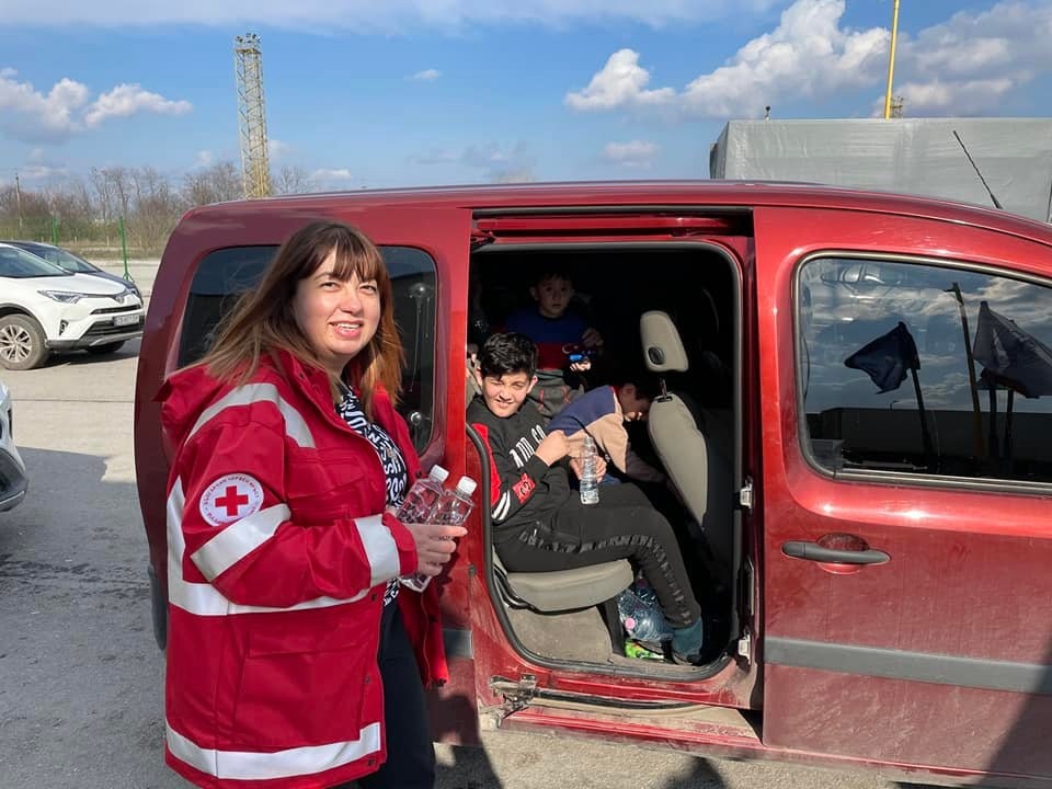 Алисе Муртезова была волонтером Красного Креста, помогающим приезжающим украинским беженцам