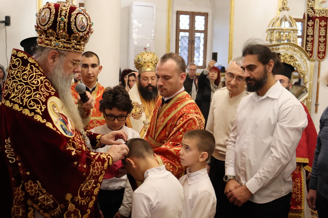 Пловдивският митрополит Николай ръкоположи миряни в първа степен на свещеничество
