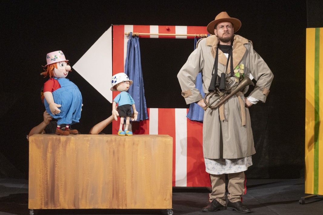 Вечните истории за Карлсон и Дребосъчето на сцената на Държавния куклен театър  в Добрич
