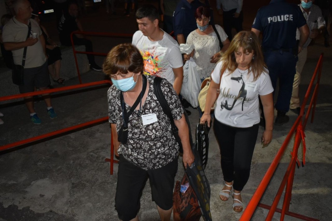  Предаване на изборните бумаги в РИК-Сливен. Снимка: Стоян Радев 