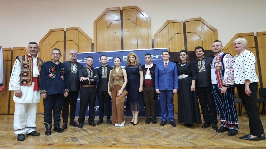 Снимка на участниците в концерта на БНР с Илияна Йотова и Милен Митев