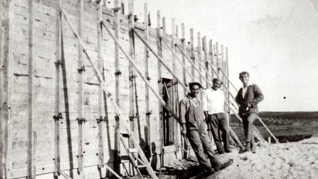 In the first years of the village. The construction of the cultural centre
