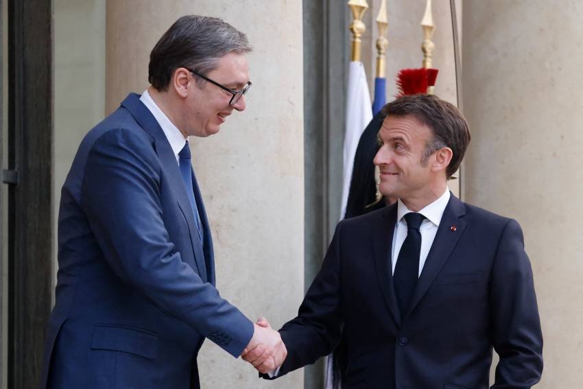 Aleksandar Vucic și Emmanuel Macron