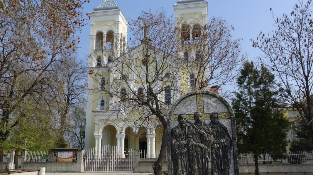 Църквата „Пресвето сърце Исусово“ в град Раковски