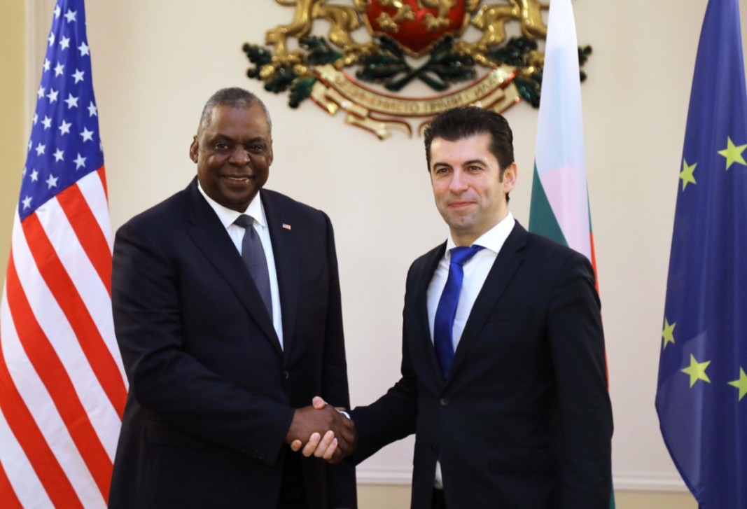 Министърът на отбраната на САЩ Лойд Остин и министър-председателят на България Кирил Петков