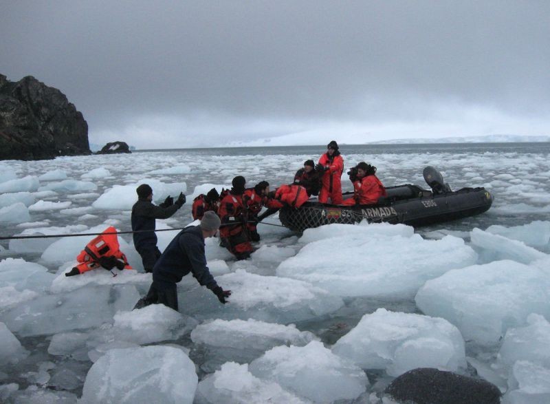 Антарктическа експедиция     Снимка: БГНЕС