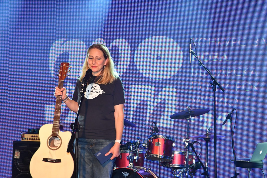 „Кремона“ (България) подаряват китара на спечелилия приза за дебют за втора поредна година.