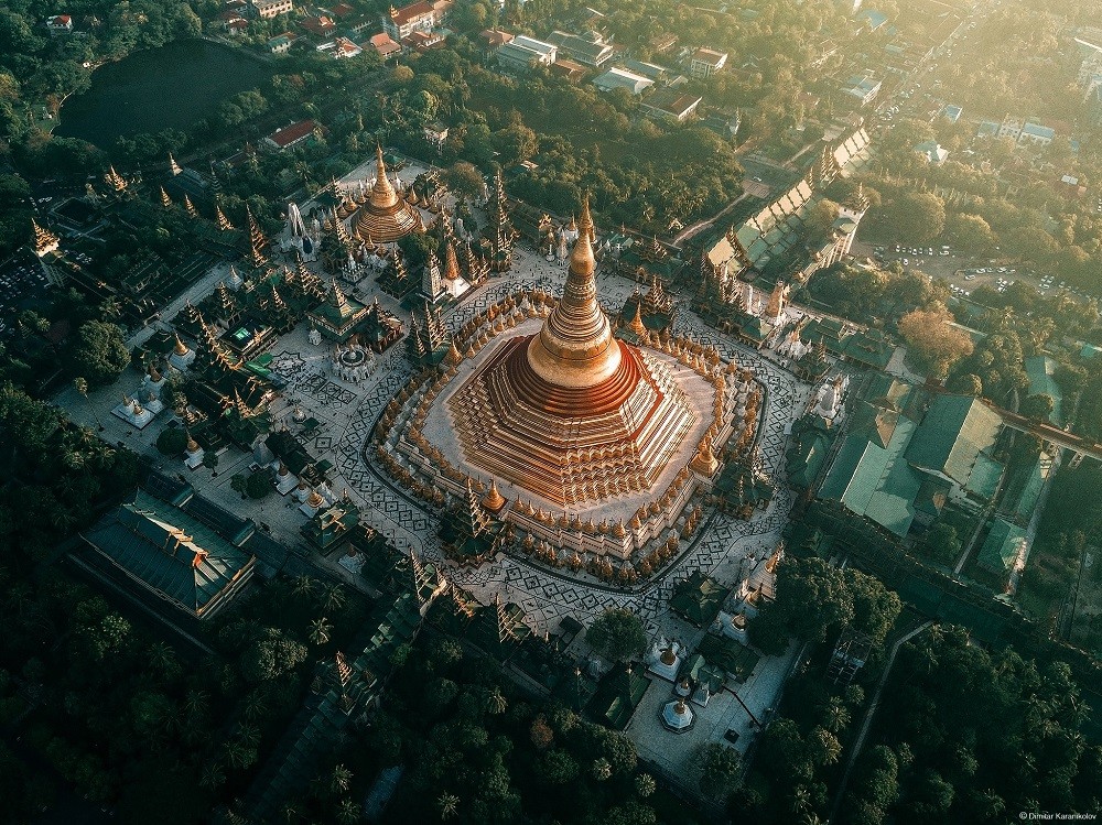 Шведагон пагода в столицата на Мианмар, Янгон, над която бил „прострелян“ от монасите дронът на Димитър Караниколов.