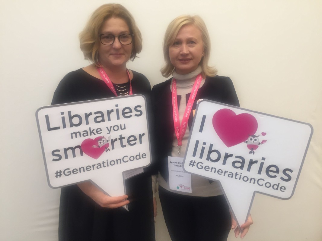 Спаска Тарандова и директора на библиотека в Латвия Daiga Rokpelne На национален форум на Глобални библиотеки през 2017