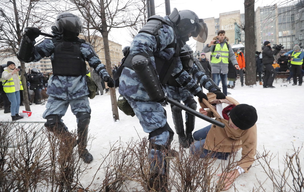 Арест по време на неразрешен от властите протест в подкрепа на Навални в Москва, 23 януари 2021 г./ЕПА/БГНЕС