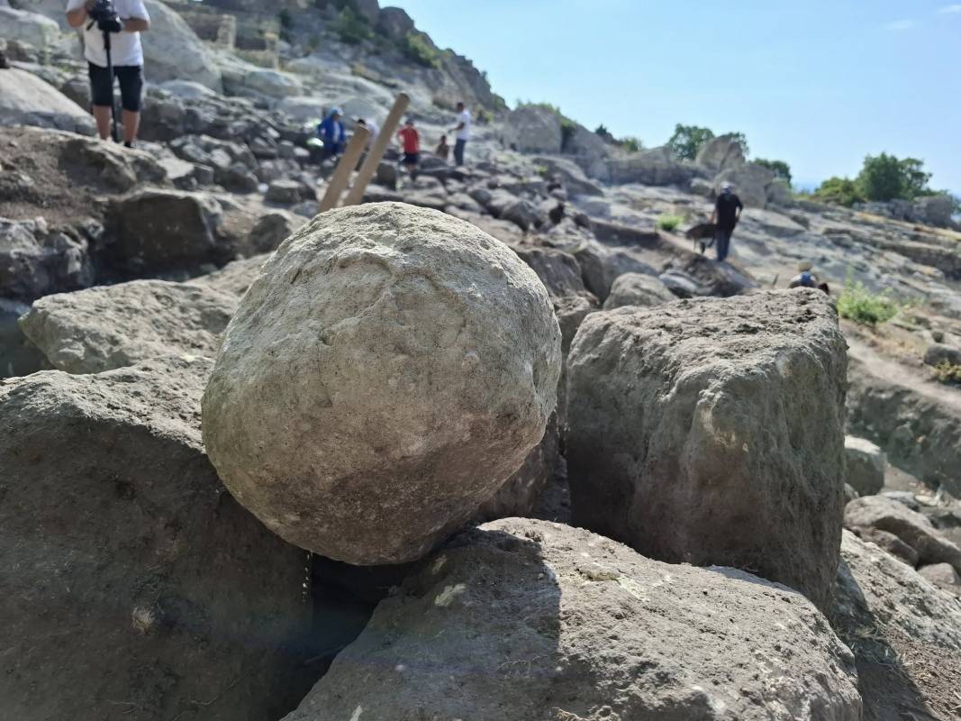 Topçu sisteminde kullanılan 15 kiloluk gülle