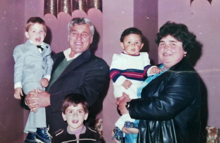 Иван и Данка Полинчеви със своите внуци