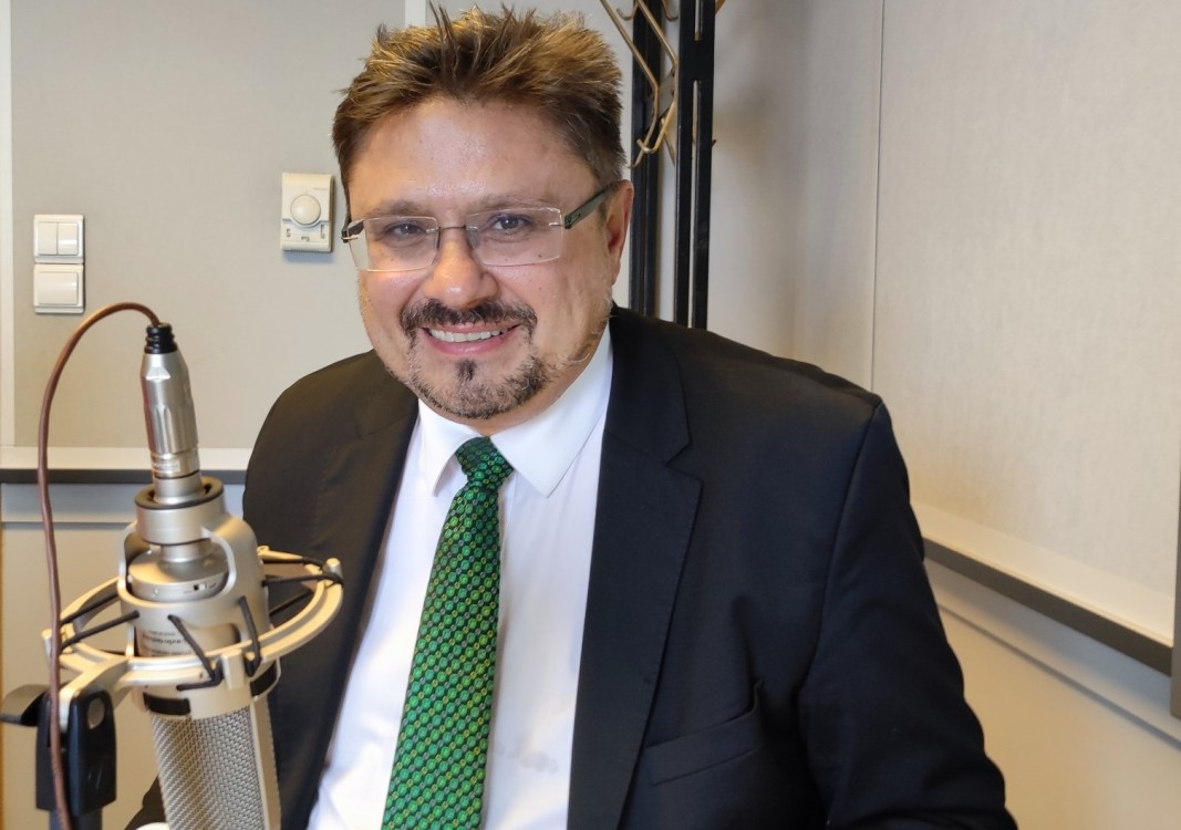 Кирил Вълчев в студиото на Радио България