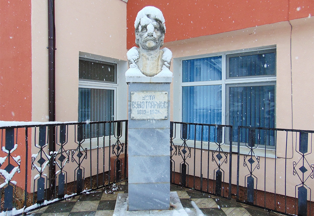 Le monument du maître Vouno Markov