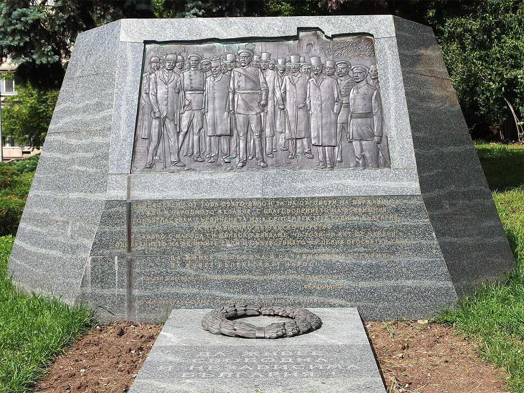 El Monumento a la Independencia en Sofía en la plaza Príncipe Alejandro I