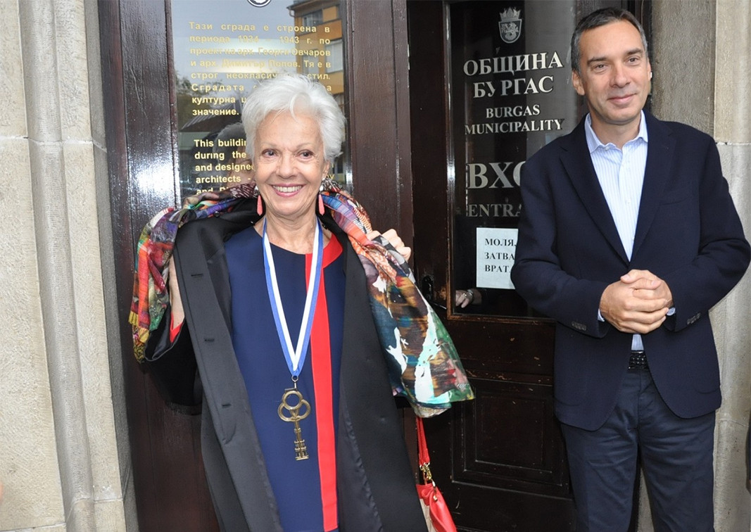 Ράϊνα Καμπαιβάνσκα με τον δήμαρχο του Μπουργκάς Ντιμίταρ Νικόλοφ