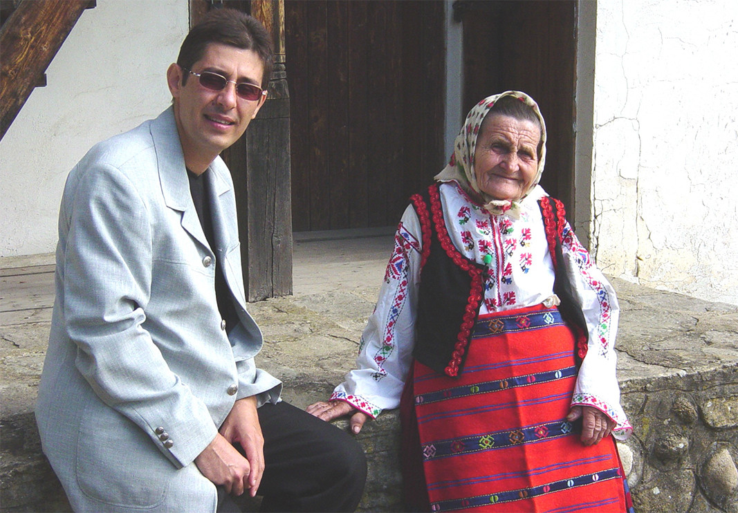 Daniel Spasov with folk singer Raina Chukanova (1920-2013), born in the village of Stakevtsi, Belogradchik.