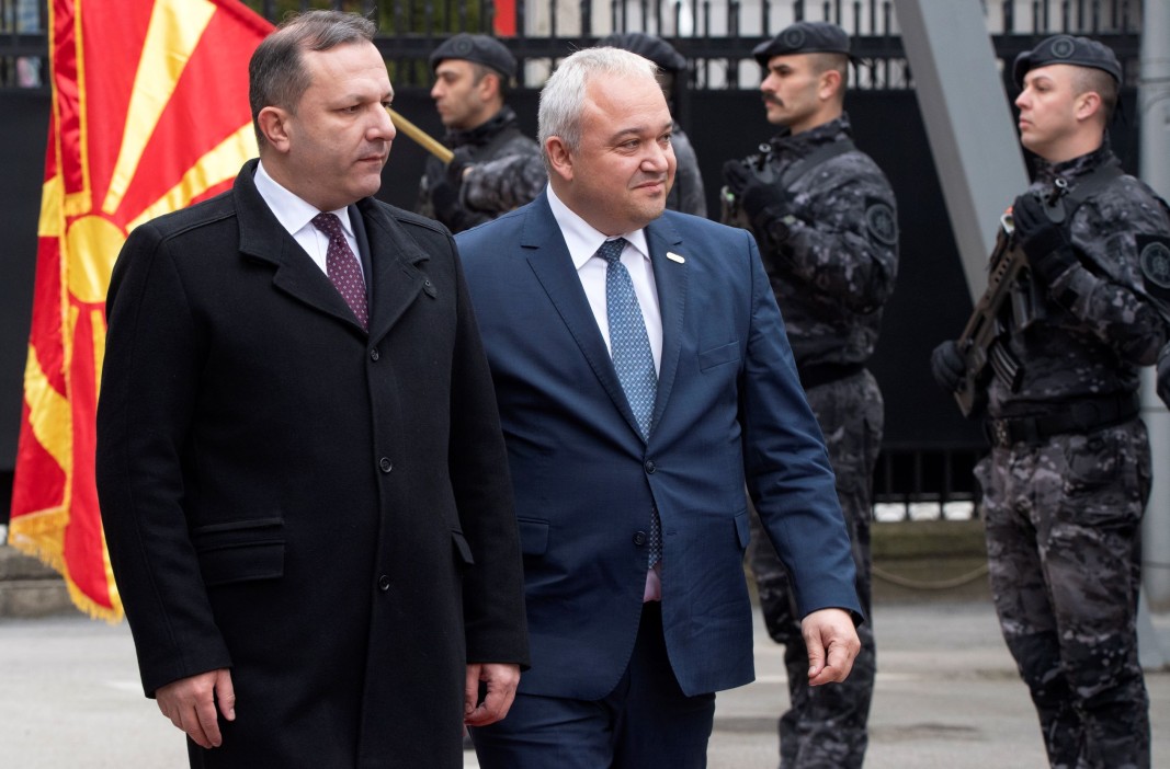 Министрите на вътрешните работи на Северна Македония Оливер Спасовски (вляво) и на България Иван Демерджиев в Скопие - 30 януари 2023 г.