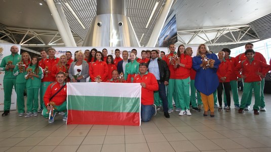 С лъвче-талисман и националния трибагреник за успех заминаха българските участници