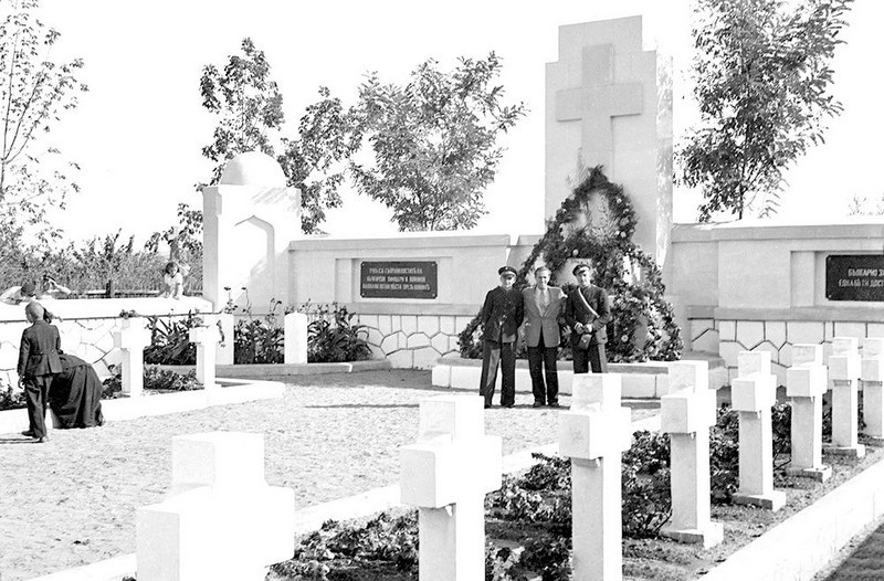 Военното гробище на Силистра в началото на 40-те години на миналия век.