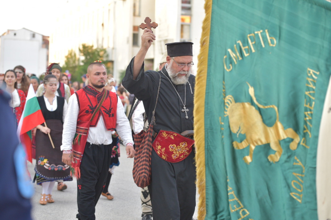 Пловдив беше център на празненствата по случай 137 години от Съединението на Княжество България и Източна Румелия. В града бе разиграна възстановка на събитията. /БГНЕС
