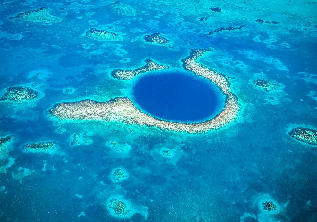 „Das Große Blaue Loch“ vor der Küste von Belize