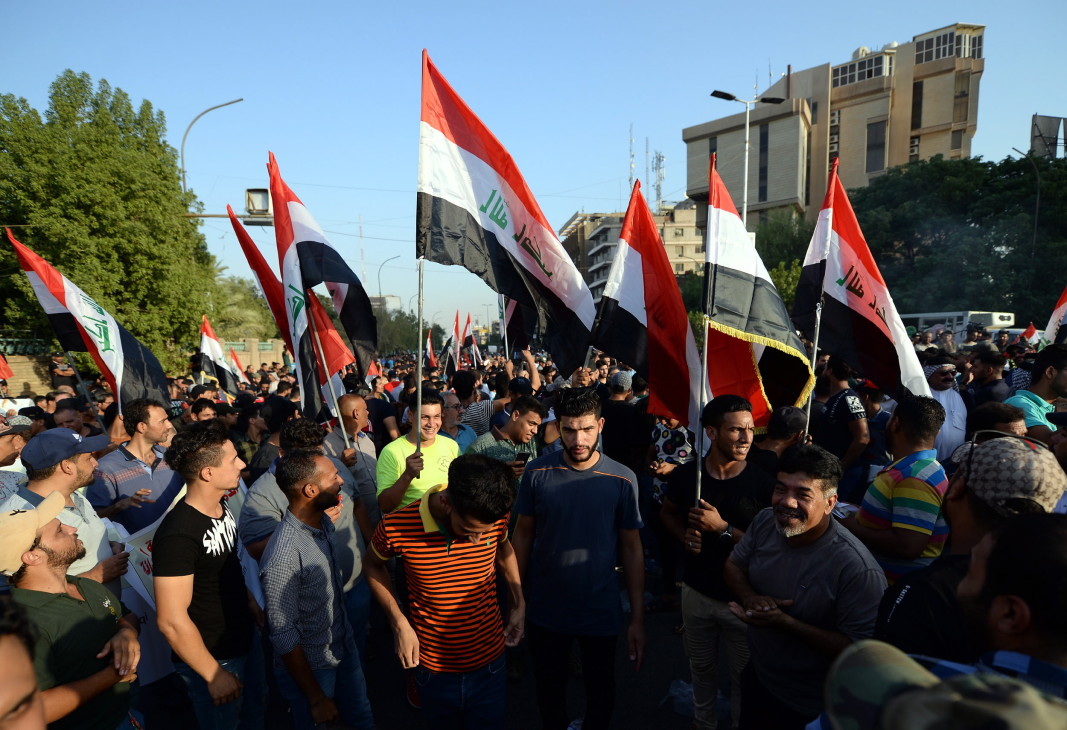 Масови протести избухнаха вчера в райони около южния иракски град