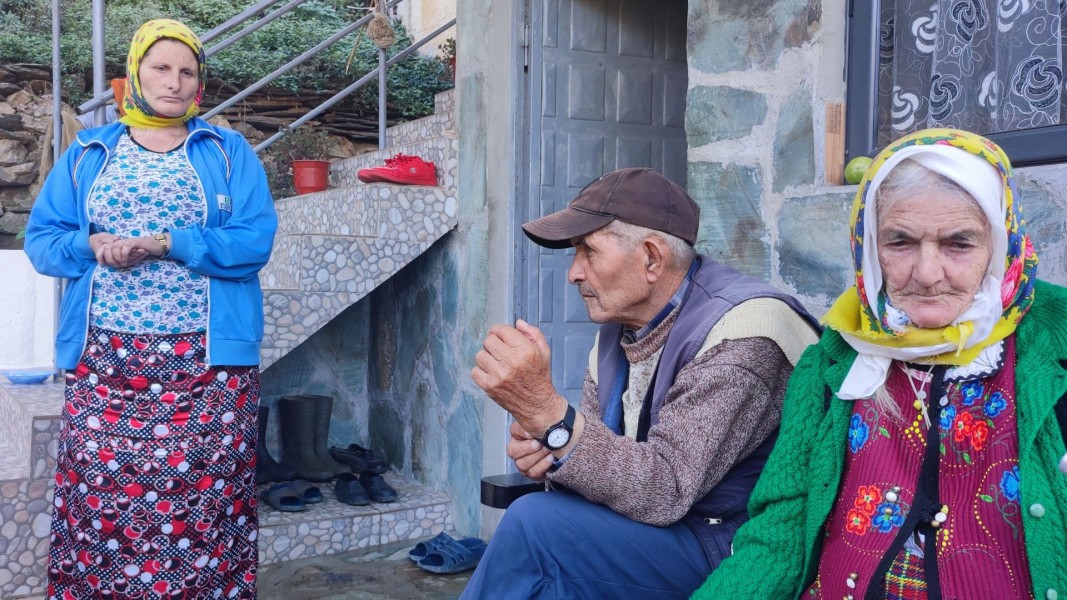 Kuzedoğu Arnavutluk'ta Goralı bir aile