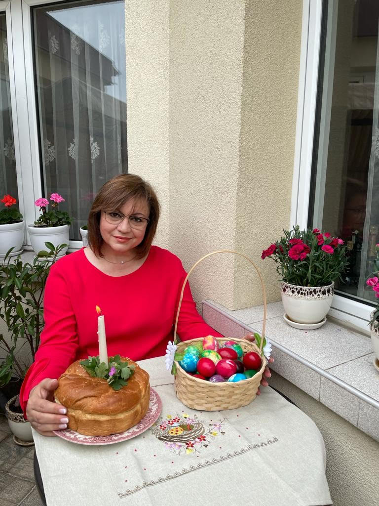  Лидерът на Българска социалистическа партия Корнелия Нинова поздрави във Facebook всички българи с най-светлия християнски празник Великден. 
