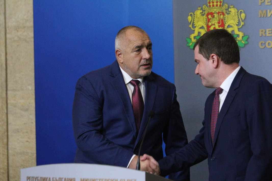 Премиерът Бойко Борисов  и кметът на Перник Станислав Владимиров в Министерския съвет