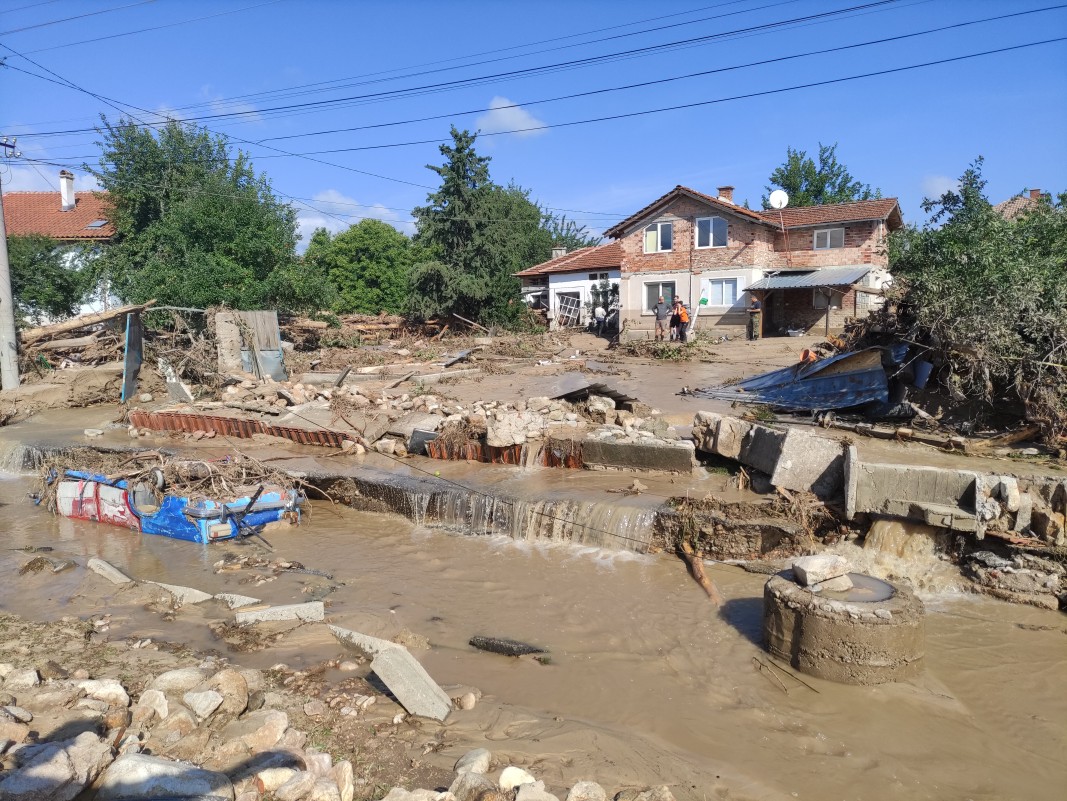 Щети от наводнението в Каравелово/Кремена Данева