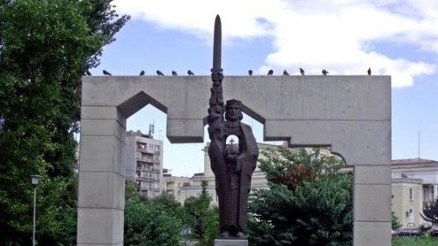 Паментникът на цар Иван Асен II в Асеновград