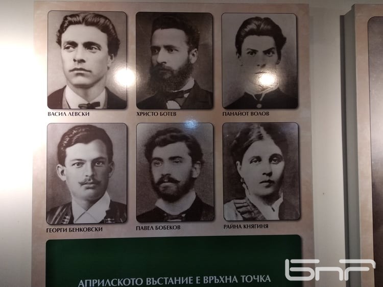  Български революционери - къщата музей на Райна Княгиня в Панагюрище 