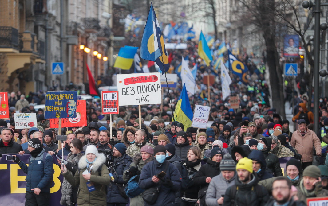  Поддръжници на някогашния украински президент Петро Порошенко с протестно шествие в негова поддръжка - 19 януари 2022 г./Снимка: ЕРА/БГНЕС 