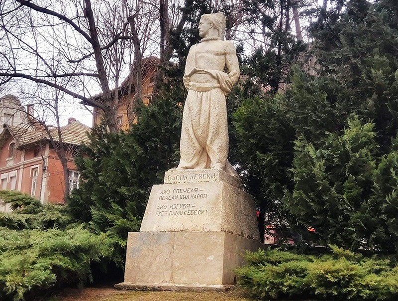 The monument to Vasil Levski in the centre of Veliko Tarnovo