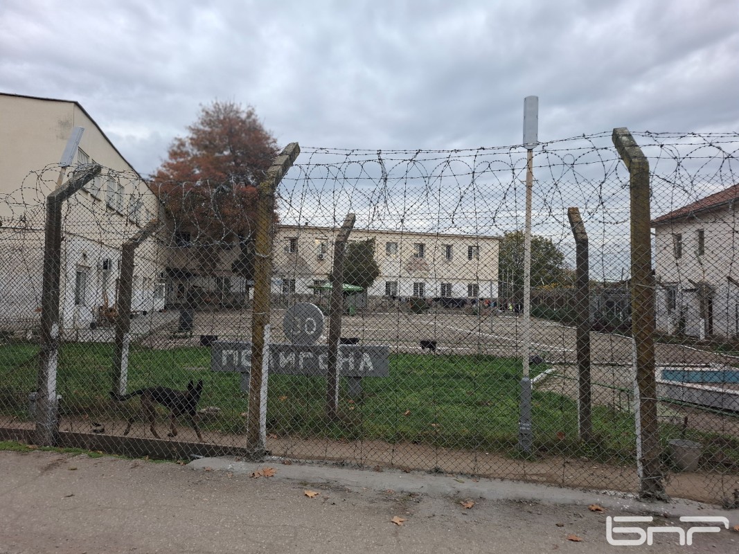 Затворническото общежитие в Ловеч, откъдето са избягали двамата затворници.