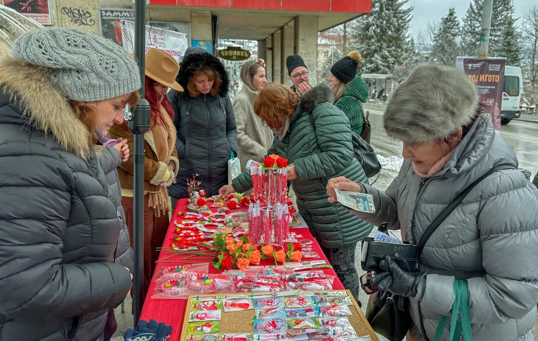 Инициативата - Баба Марта бързала, мартенички вързала