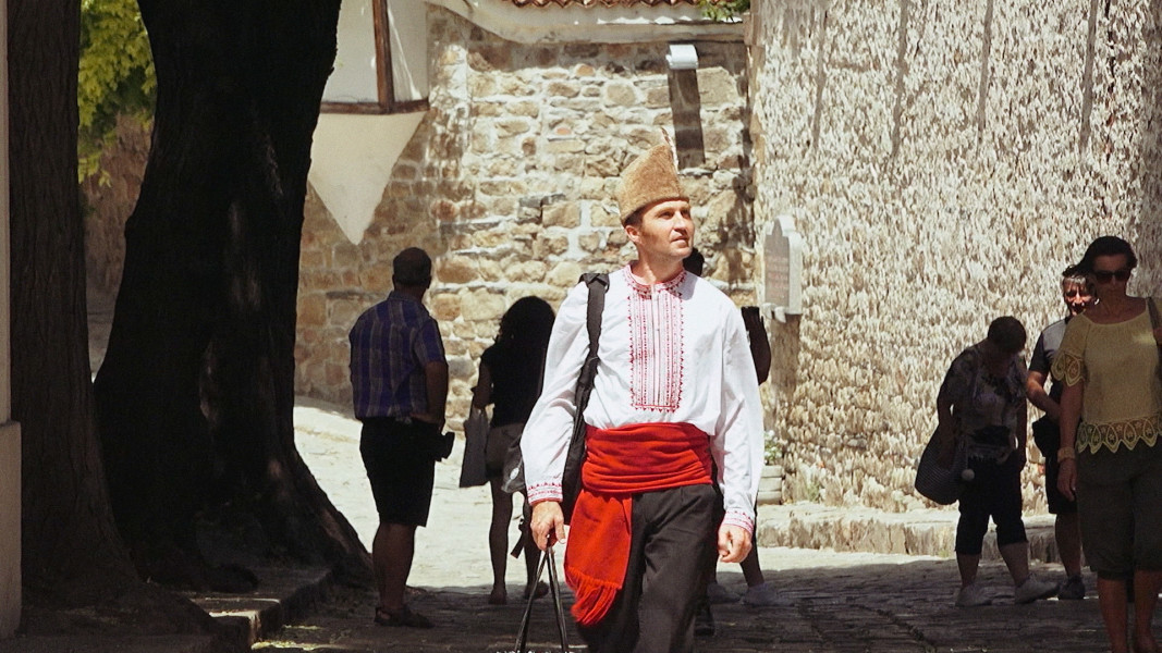Неравноделната душа - документален филм за чужденци, които носят България в сърцето си