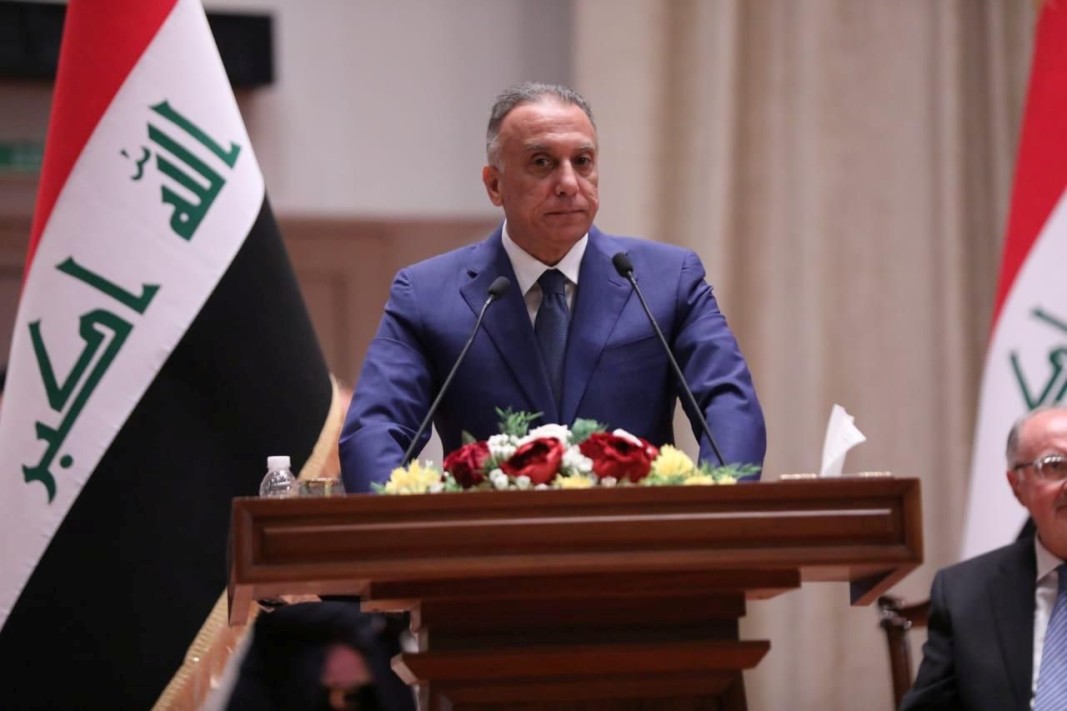 Премиерът Мустафа ал Кадими говори в парламента при одобряването на правителството му.
