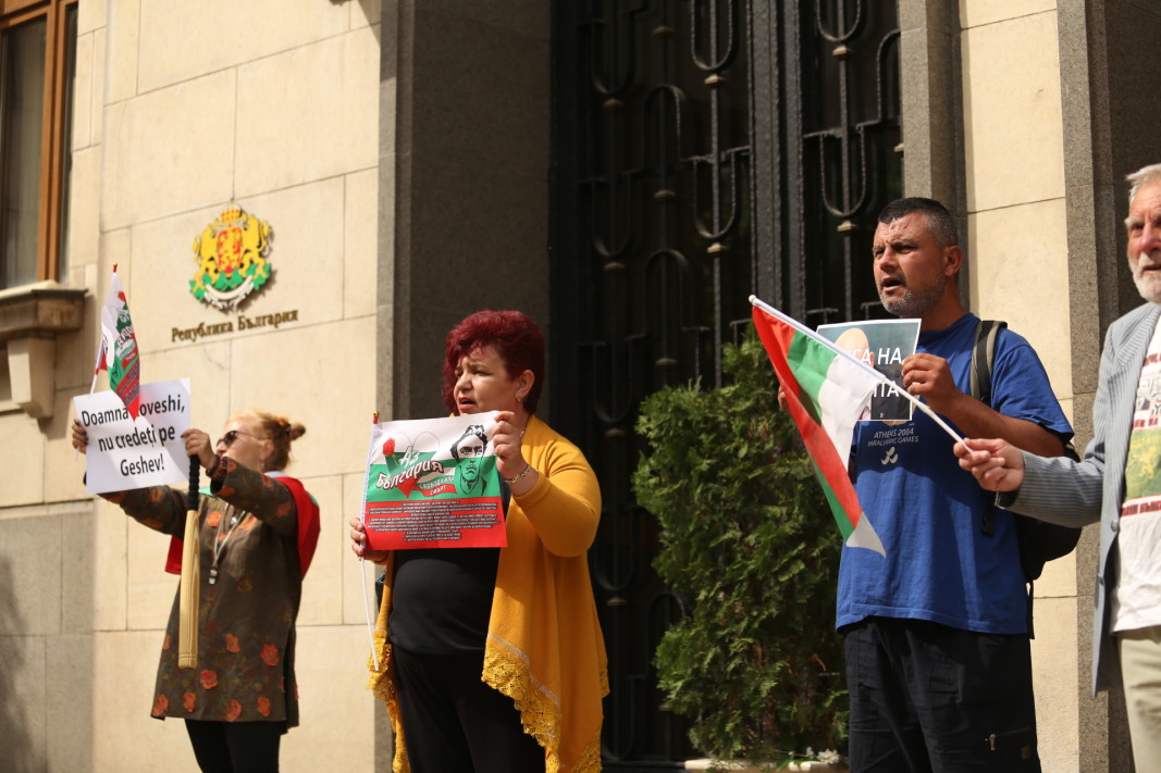 Протест пред Министерство на правосъдието преди днешната среща на Лаура Кьовеши с Янаки Стоилов.