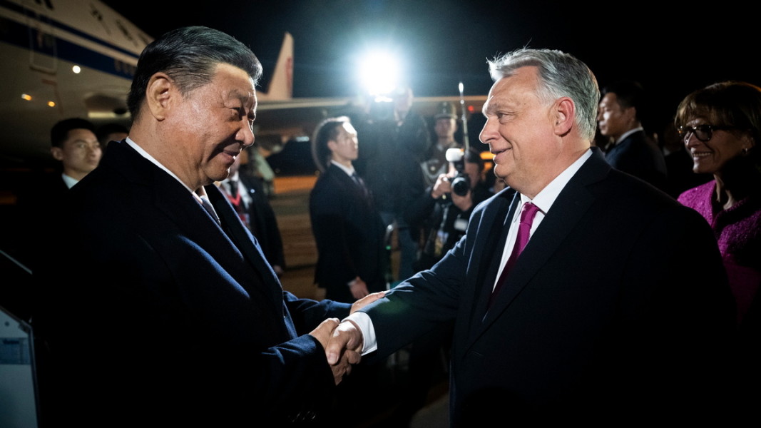 Унгарският премиер Виктор Орбан посреща китайския президент Си Цзинпин