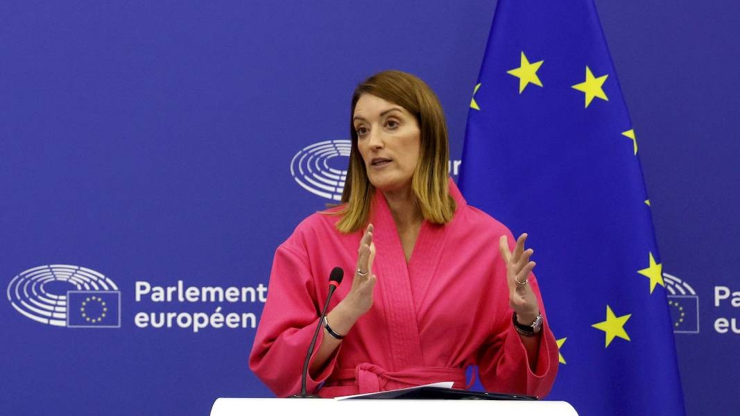 Председателката на Европейския парламент Роберта Мецола