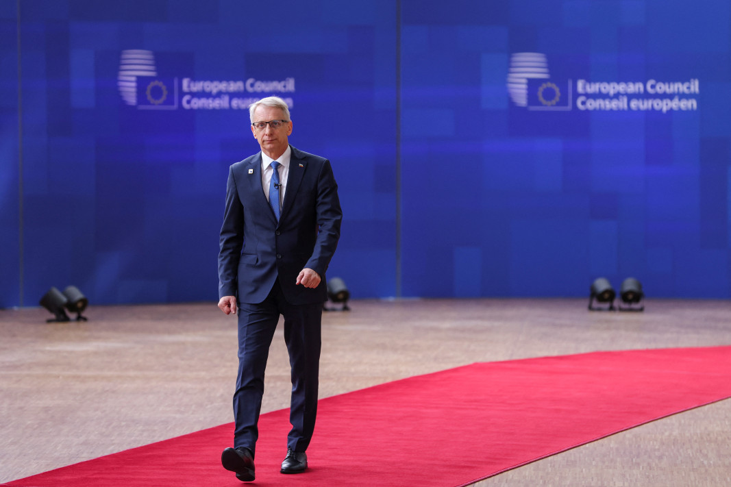 Премиерът в оставка Николай Денков  на пристигане в Европейсия съвет.