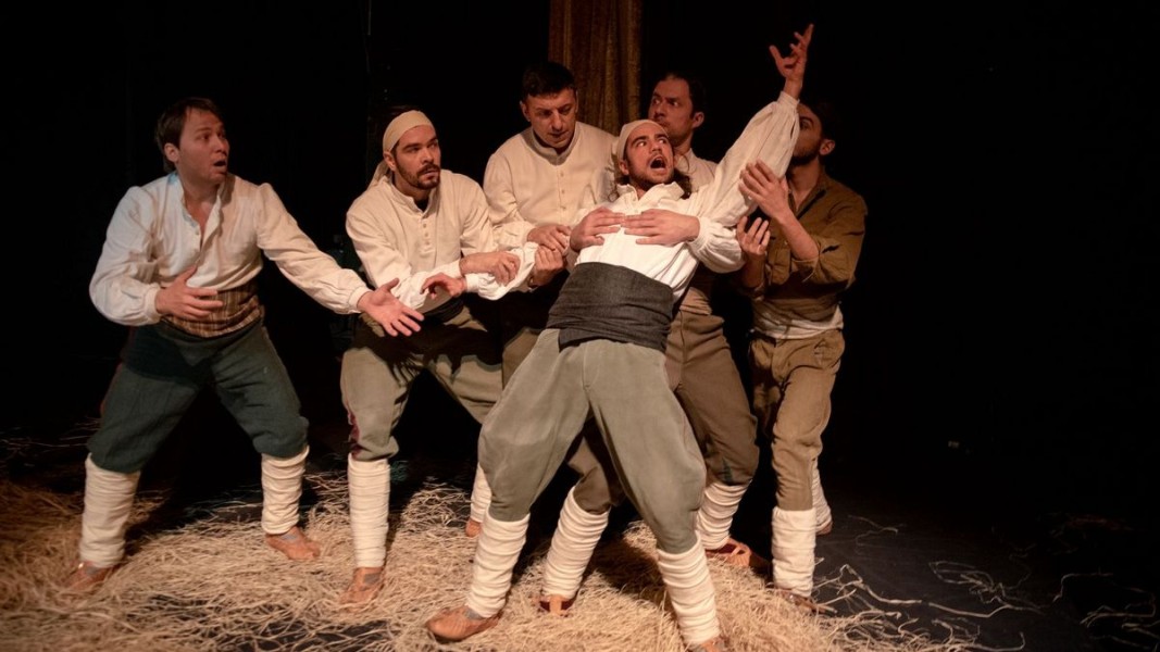 Фрагмент от постановката „Орото ламя е“.   Снимка: ДТ „Рачо Стоянов“