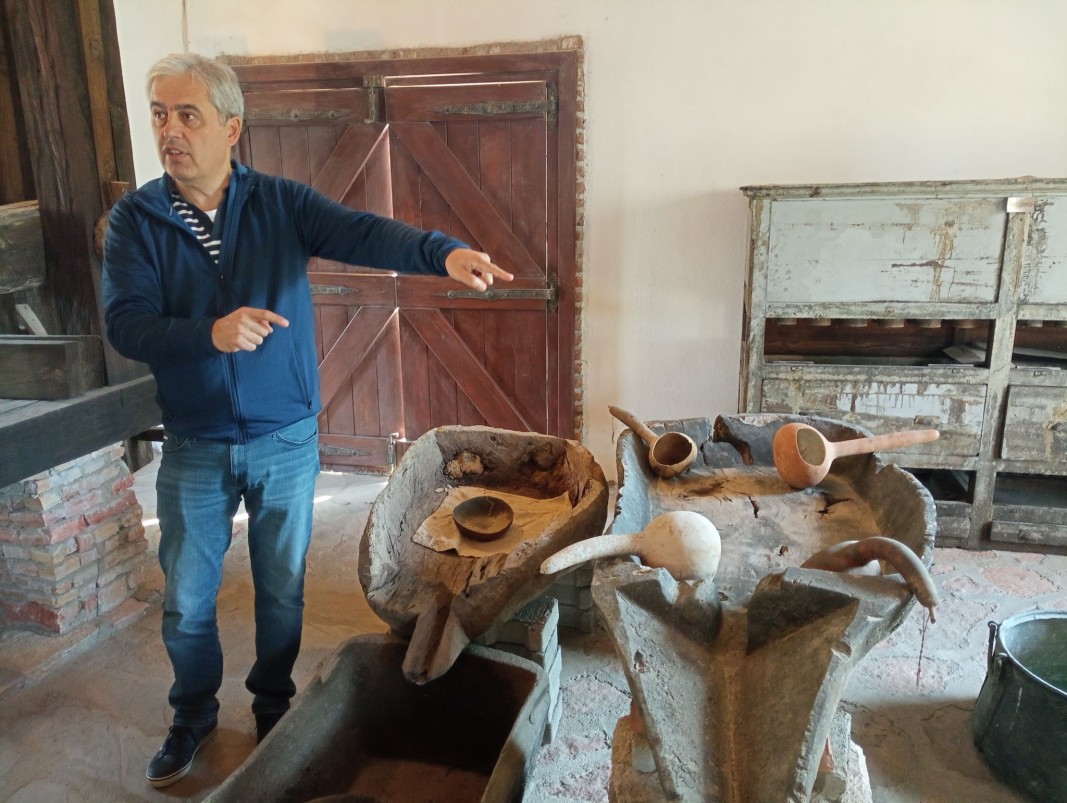 Артюр Сабит, един от наследниците на фабриката-музей, разказва как се е променило производството на зехтин през вековете