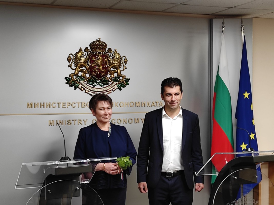 Даниела Везиева прие поста на министър на икономиката от предшественика си Кирил Петков/ Снимка: БГНЕС