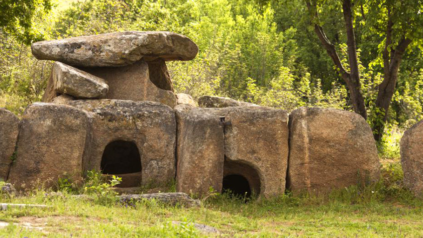 Topolovgrad ilçesinde Hlyabovo köyü yakınlarında dolmenler. Foto: Gergana Encheva/ Shutterstock